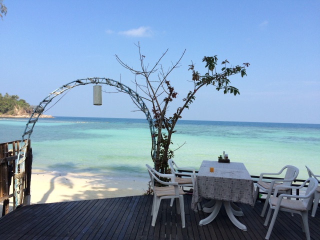 パンガン島　ビーチデッキ